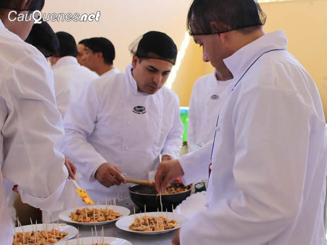 Internos del penal de Cauquenes son capacitados como auxiliares de cocina