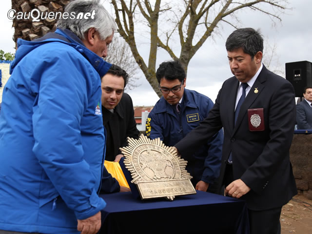 PDI recibe antigua placa para museo 01-cqnet
