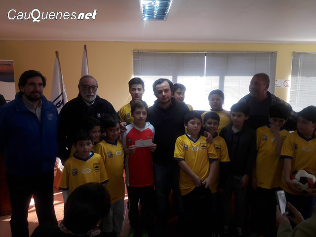 Gob entrega recursos a org deportivas prov cauquenes 02-cqnet