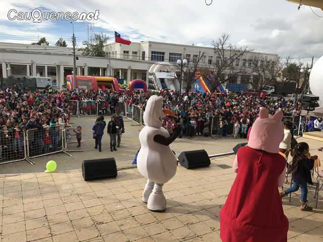 Cauquenes: En Plaza de Armas se celebra hoy el día del niño