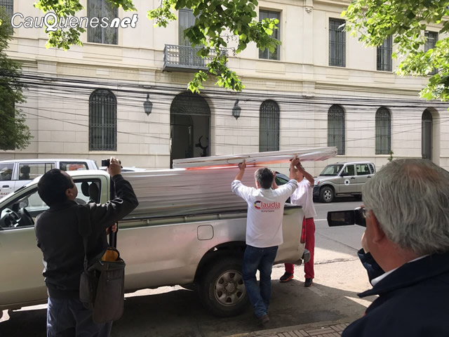 Claudia Aravena retira palomas 01-cqnet