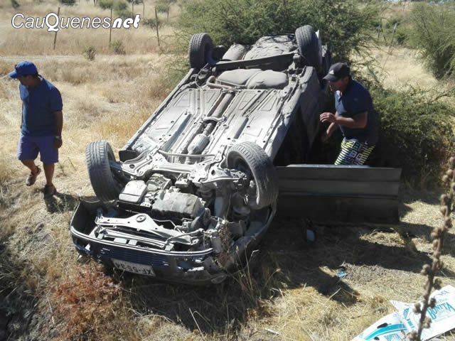 auto volcado ruta los conquistadores norte 240218 01-cqnet