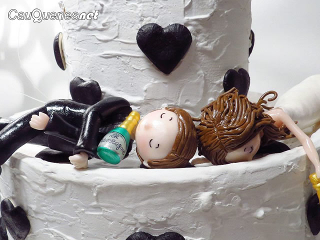torta novios enfiestados 01-cqnet