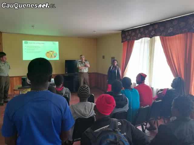 carabineros cauquenes se reunio con extranjeros 01-cqcl
