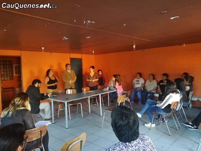 Gobernador Vignolo con vecinos villa esperanza 678 01-cqcl