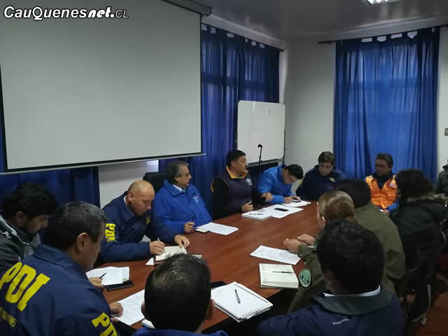 Gobernador de Cauquenes encabeza reunión de COE tras frente de mal tiempo que afecta a la Provincia