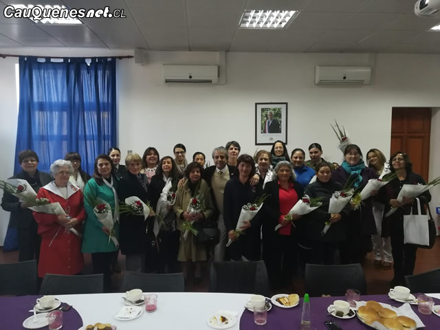 Gobernador de Cauquenes rinde homenaje en el “Día de la Madre”
