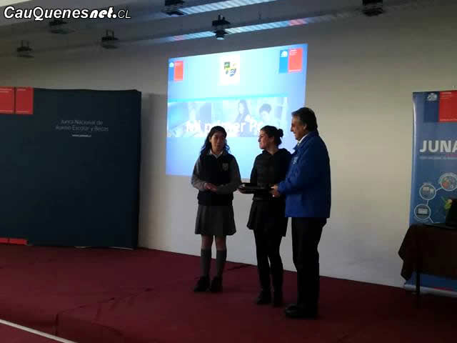 Entregan computadores a estudiantes de cauquenes 2018 01-cqcl