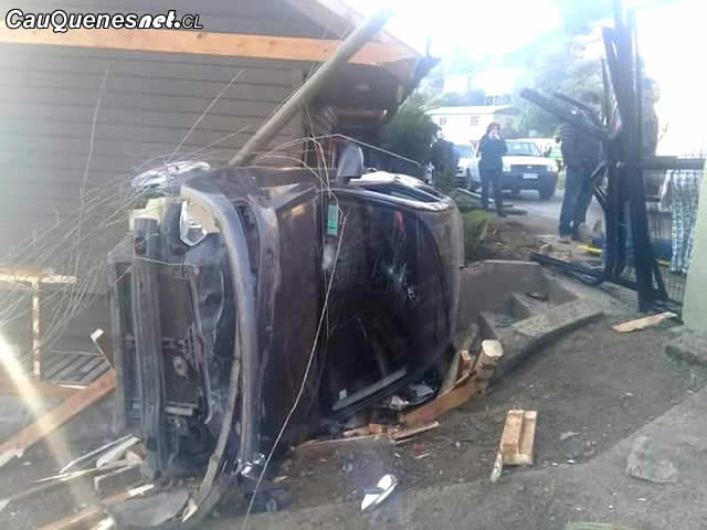 Accidente vehicular pelluhue 180618 01-cqcl