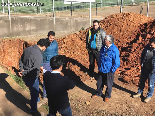 Alcalde muñoz visita obras en estadio fiscal 01-cqcl