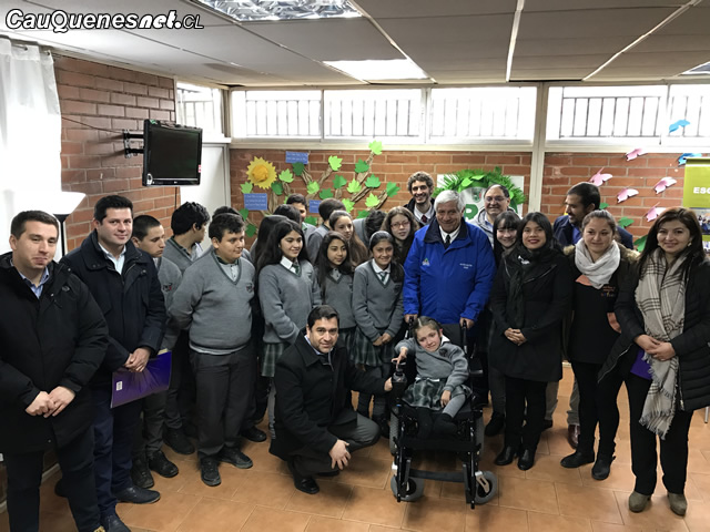 entregan silla de ruedas a niña 01-cqcl