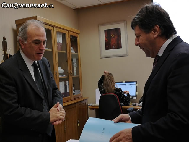 Senador Juan Castro presenta proyecto de reforma que restringe las reelecciones