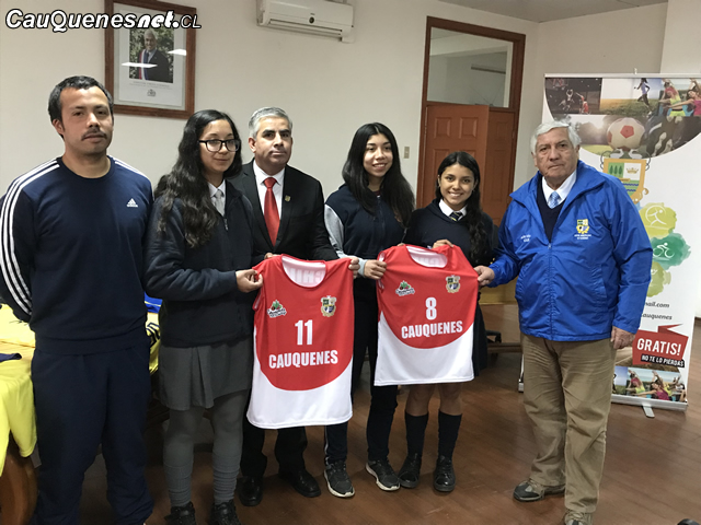 Entregan implementacion a clubes deportivos ago f01-cqcl