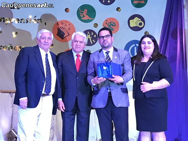 En Cauquenes celebraron el día del profesor