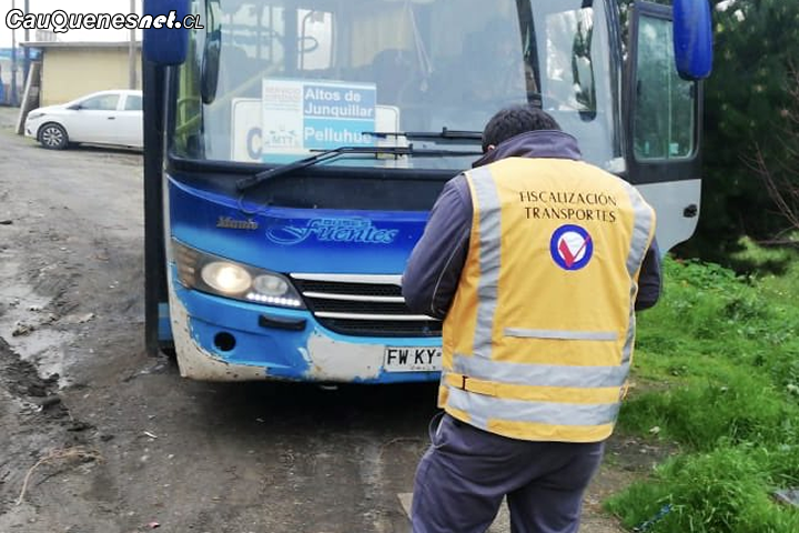 Seremi de Transporte fiscalizó recorridos de buses rurales en Pelluhue y Curanipe