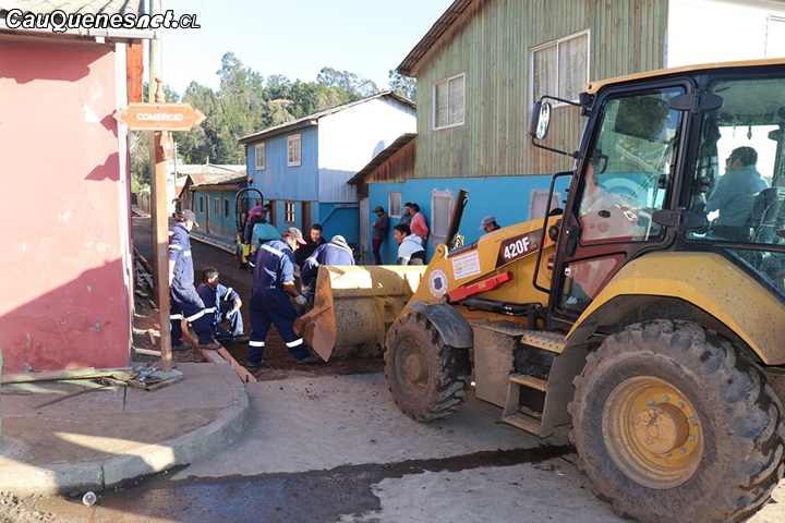 Avanzan trabajos de pavimentación en acceso a estadio de Curanipe