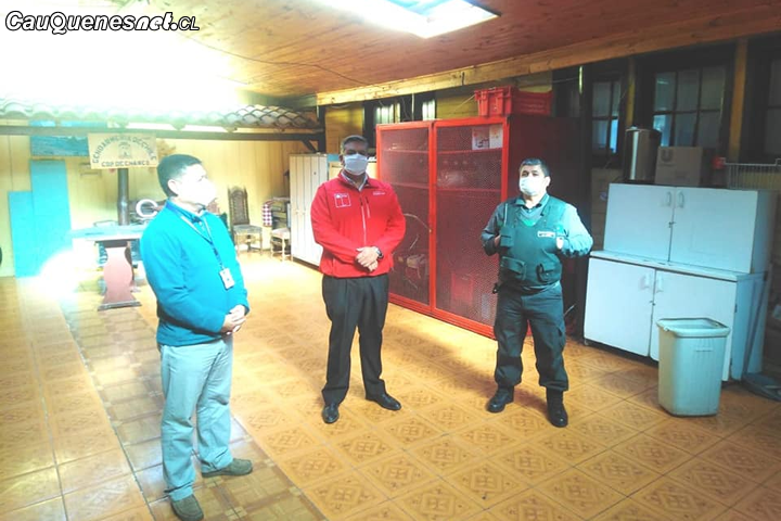Gobernador de Cauquenes visitó CDP de Chanco para conocer protocolo sanitario del recinto penal