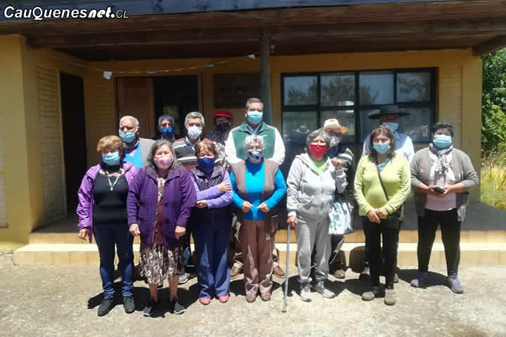 Gobernador de Cauquenes se reúne con Club de Adulto Mayor de Pelluhue y reitera medidas sanitarias