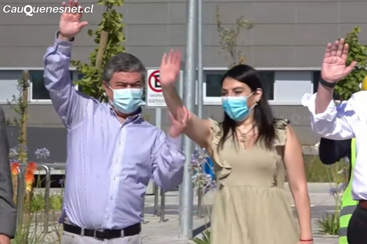 Senador Coloma forzó a Gobernadora del #Maule Cristina Bravo a levantar el brazo para una foto con el presidente