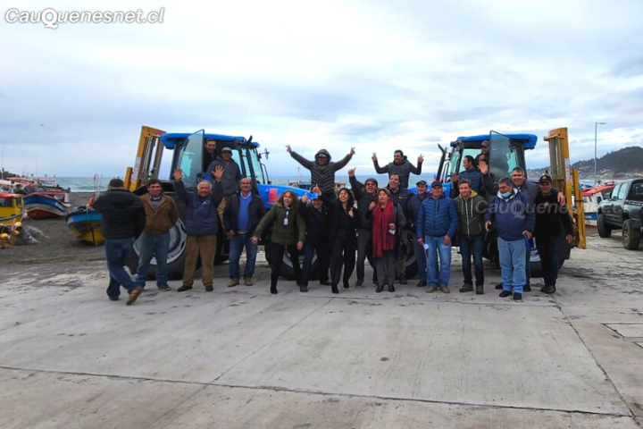 #Pelluhue: Buzos y pescadores artesanales de #Curanipe incorporan modernos tractores para agilizar faenas de remolque y traslado de productos