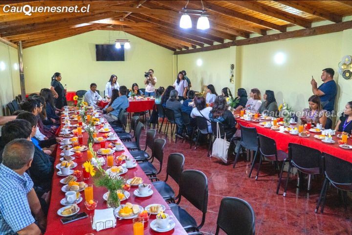 Alcaldesa de Cauquenes se reunió con jóvenes que habitarán los departamentos para estudiantes con que cuenta el municipio en Talca