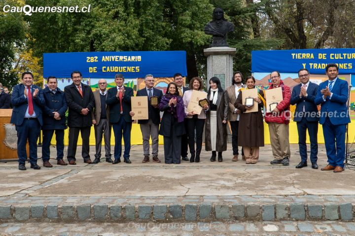 Con desfile cívico militar Cauquenes conmemoró su 282 aniversario