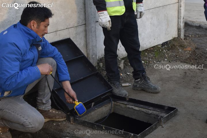 En Cauquenes prueban con éxito sistema de drenaje en la intersección de las calles Victoria con Mora