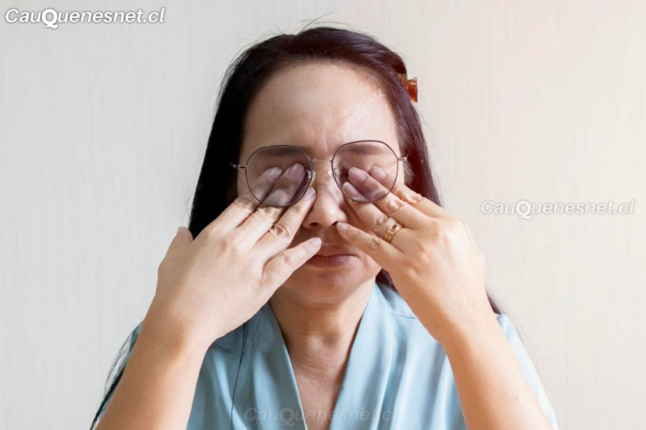 Frotarse los ojos: Oftalmóloga explica por qué es perjudicial para la visión
