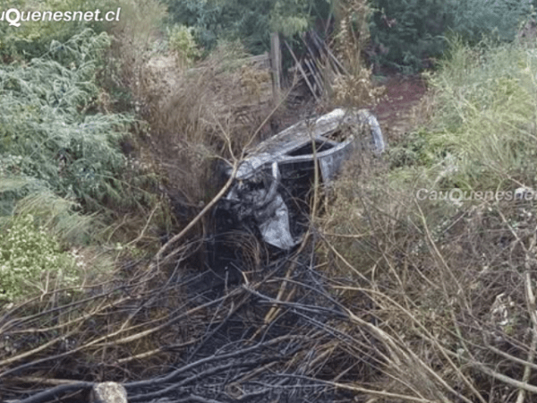 Un auto calcinado, dos lesionados y 12 mil clientes sin luz dejó vehículo en la ruta entre Cauquenes y&nbsp;Chanco