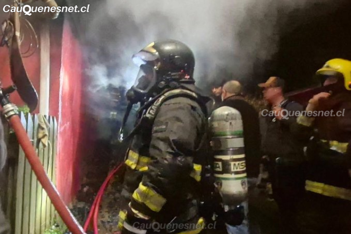 Incendio destruyó dos viviendas y dejó cinco damnificados en Pelluhue