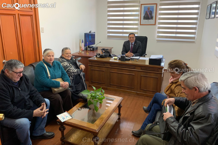 Delegado Recabal recibió a dirigentes vecinales y de Adultos Mayores para abordar necesidades en Villa San Sebastián II de Cauquenes
