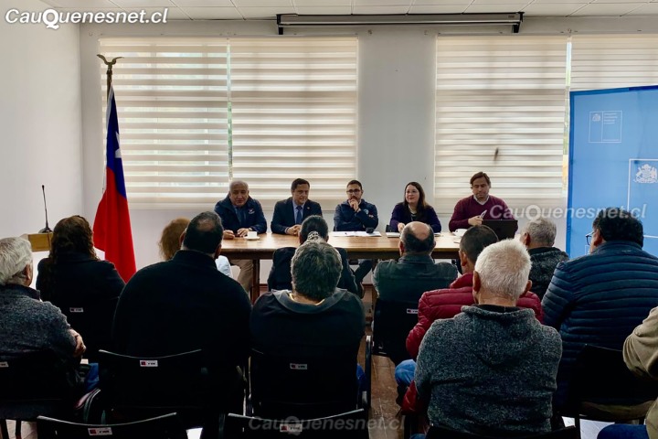 Autoridades y dueños de taxis-colectivos de Cauquenes abordan medidas para mejorar el transporte público en la comuna